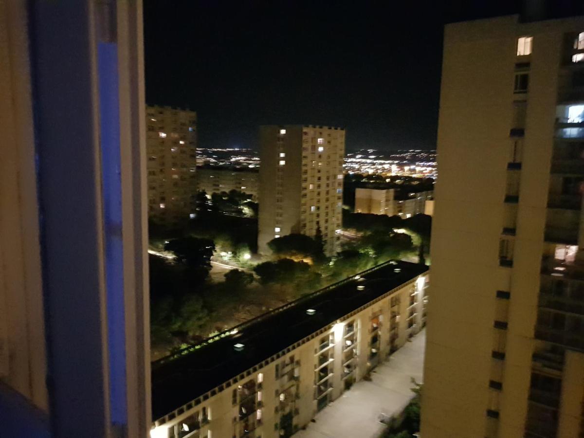 Chambre Spacieuse - Dressing - Sdb Communes - Parking Prive ニーム エクステリア 写真