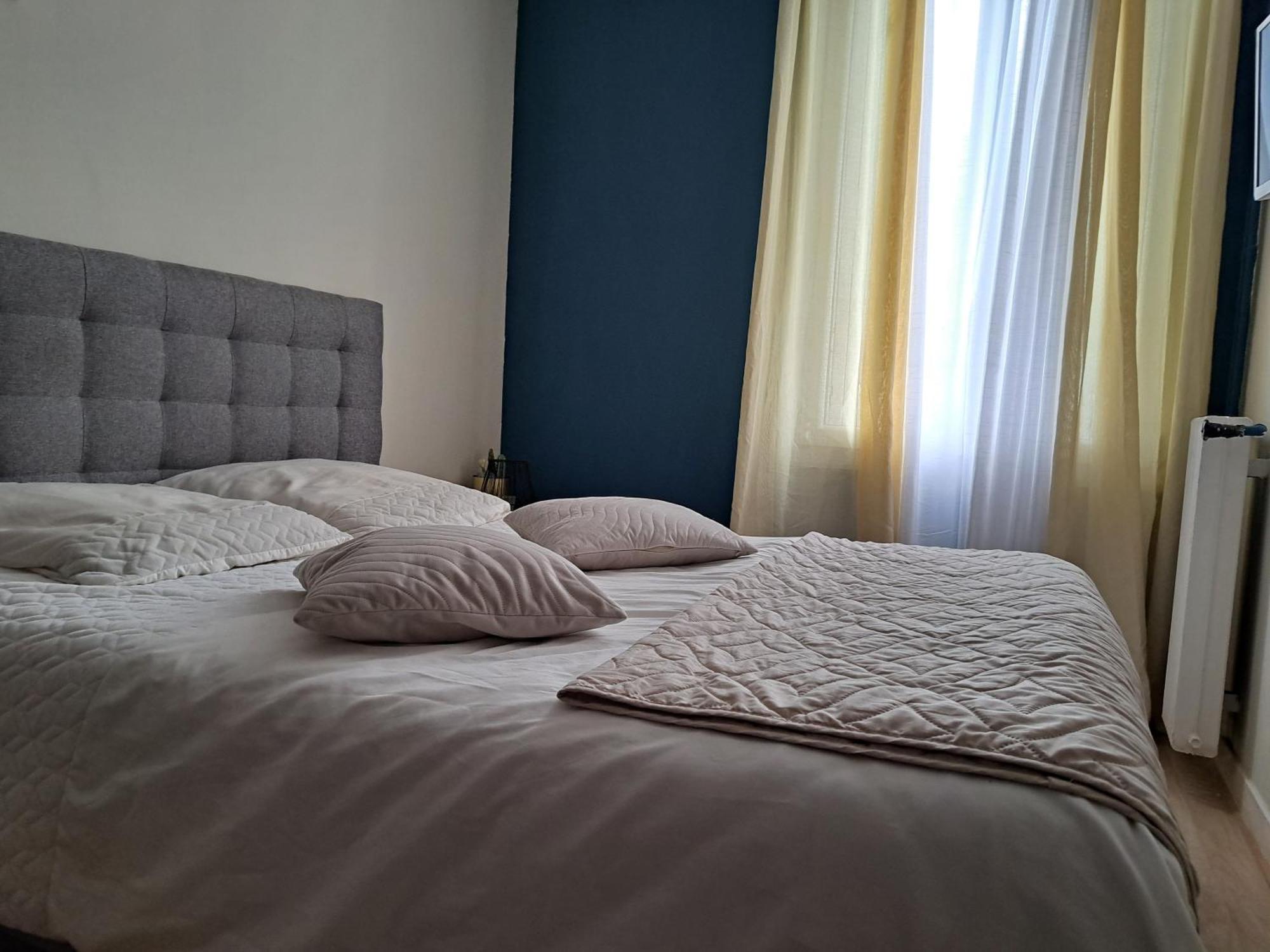 Chambre Spacieuse - Dressing - Sdb Communes - Parking Prive ニーム エクステリア 写真